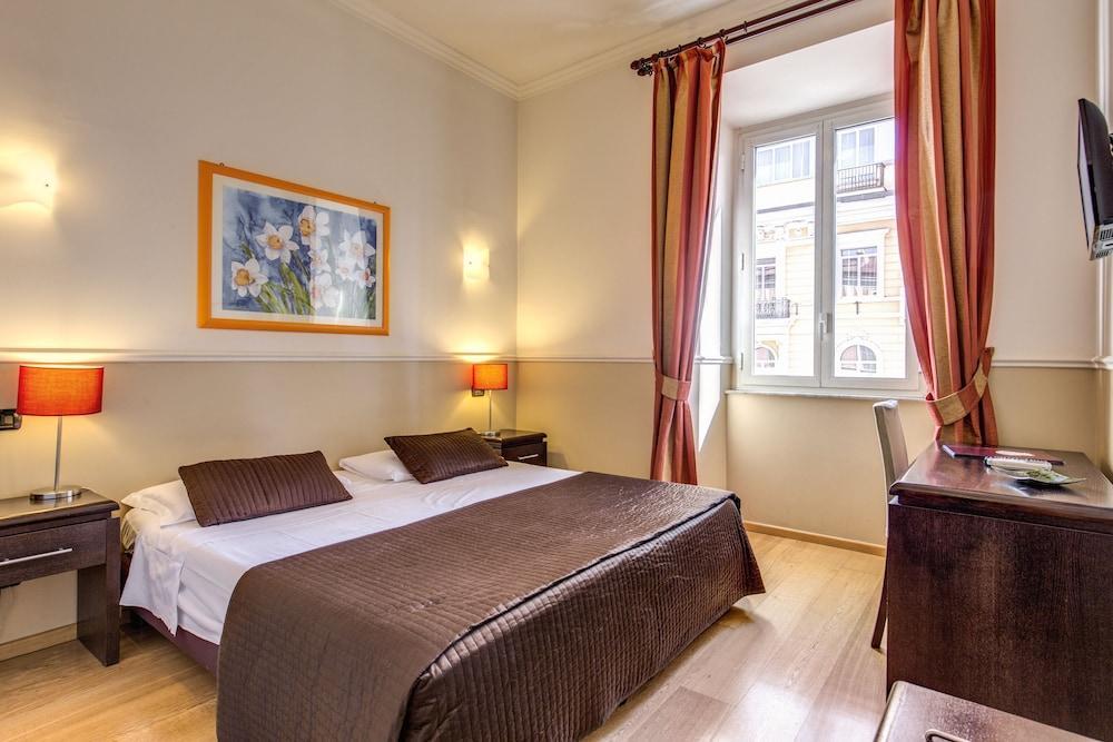Everest Hotel 2*