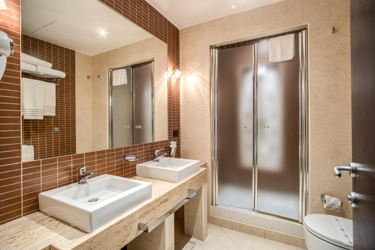 Everest Hotel 2*