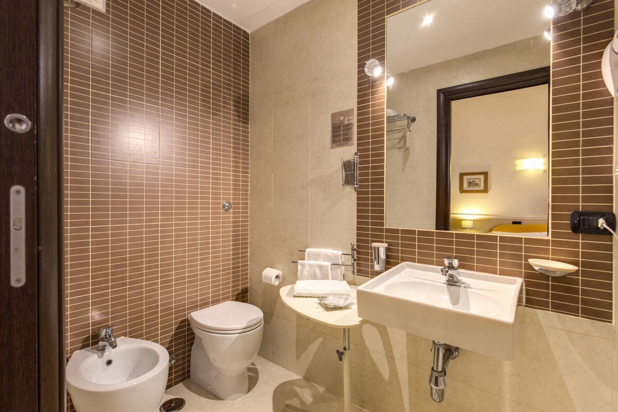 Hotel Everest 2*