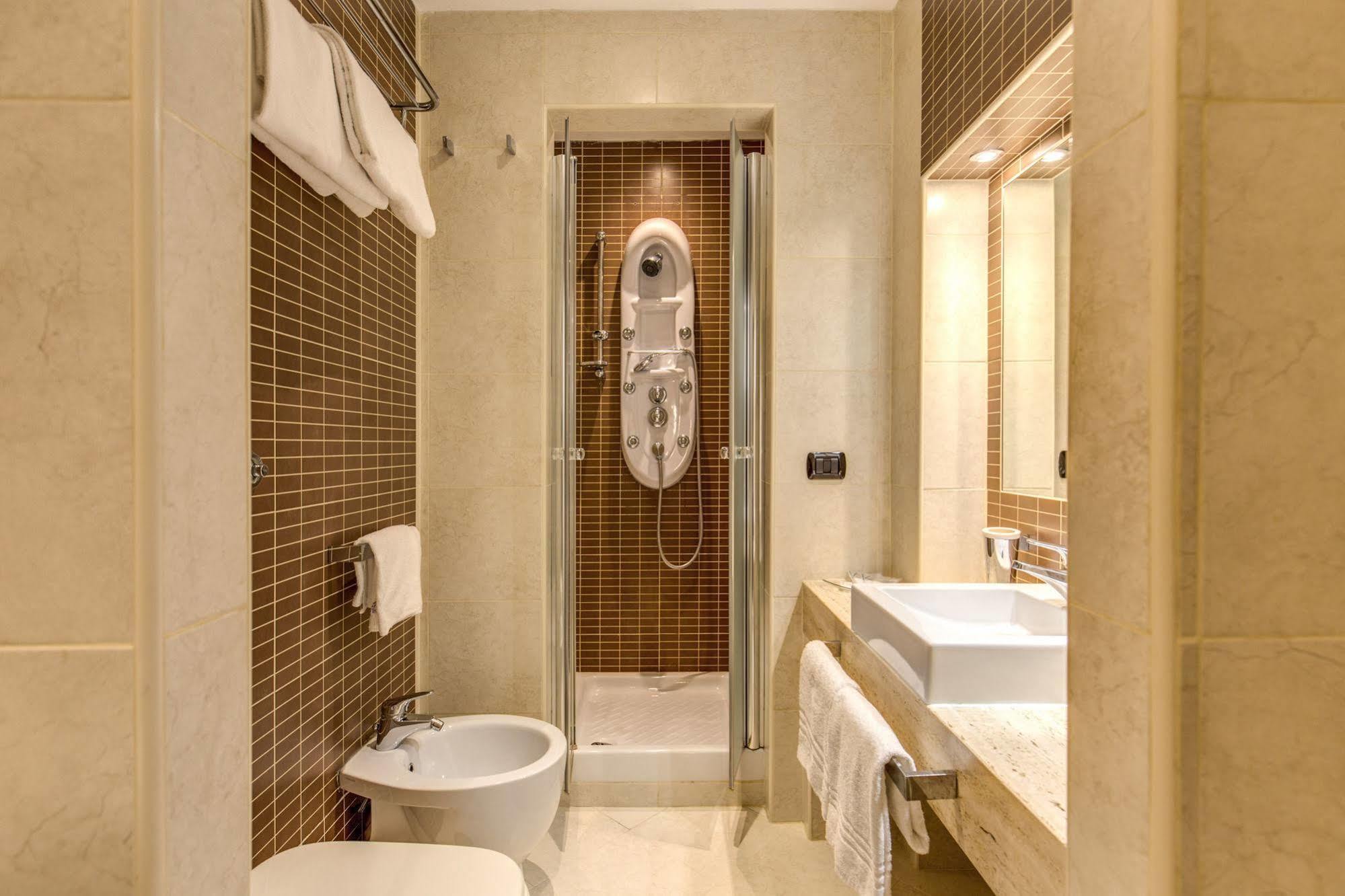 Hotel Everest 2*